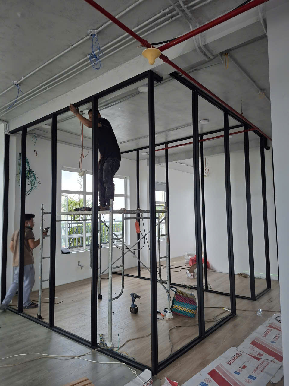 Vách ngăn nhôm kính